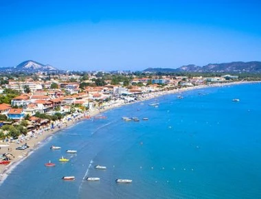 H αστυνομία ερευνά περίεργη υπόθεση ξυλοδαρμού στη Ζάκυνθο- Βρετανίδα τουρίστρια ξύπνησε μέσα στα αίματα